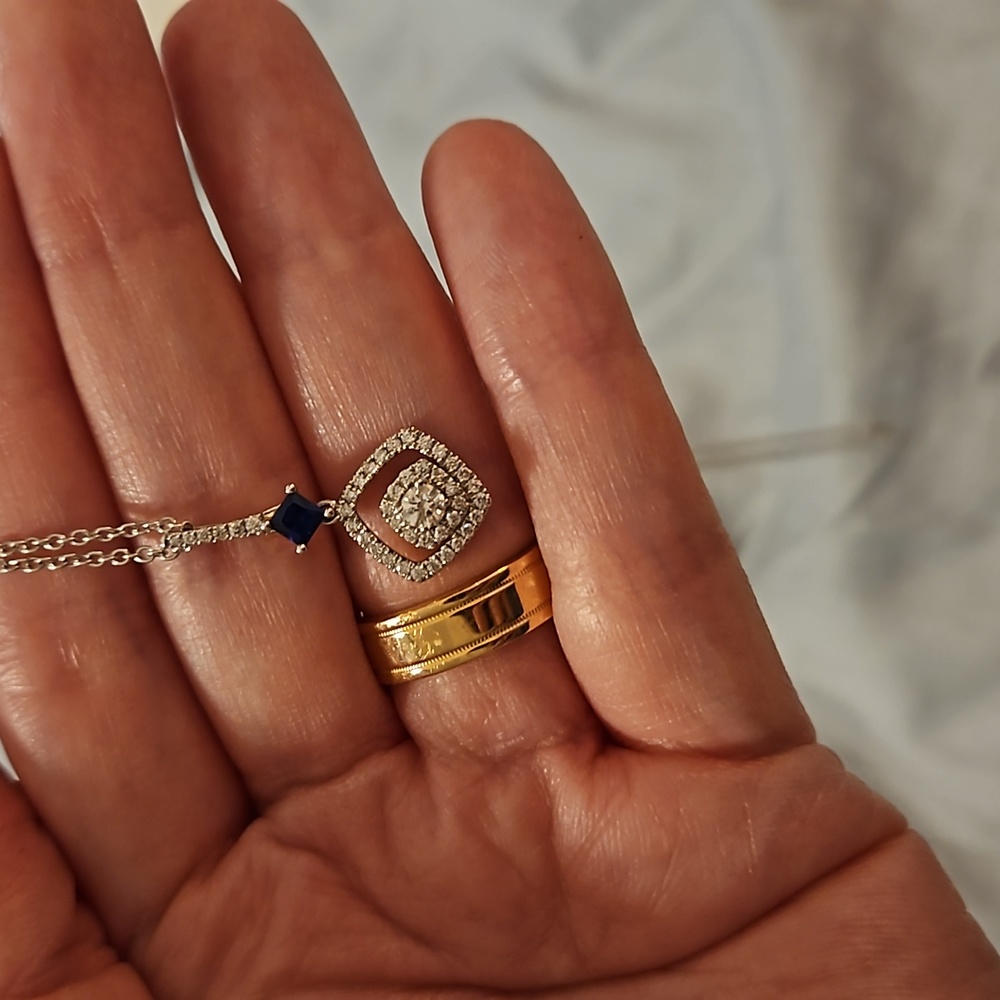 Vera Wang diamond necklace
